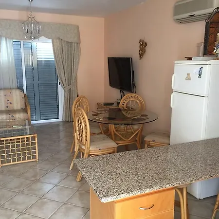 Sea Front 2 Bed House Vakantiehuis
